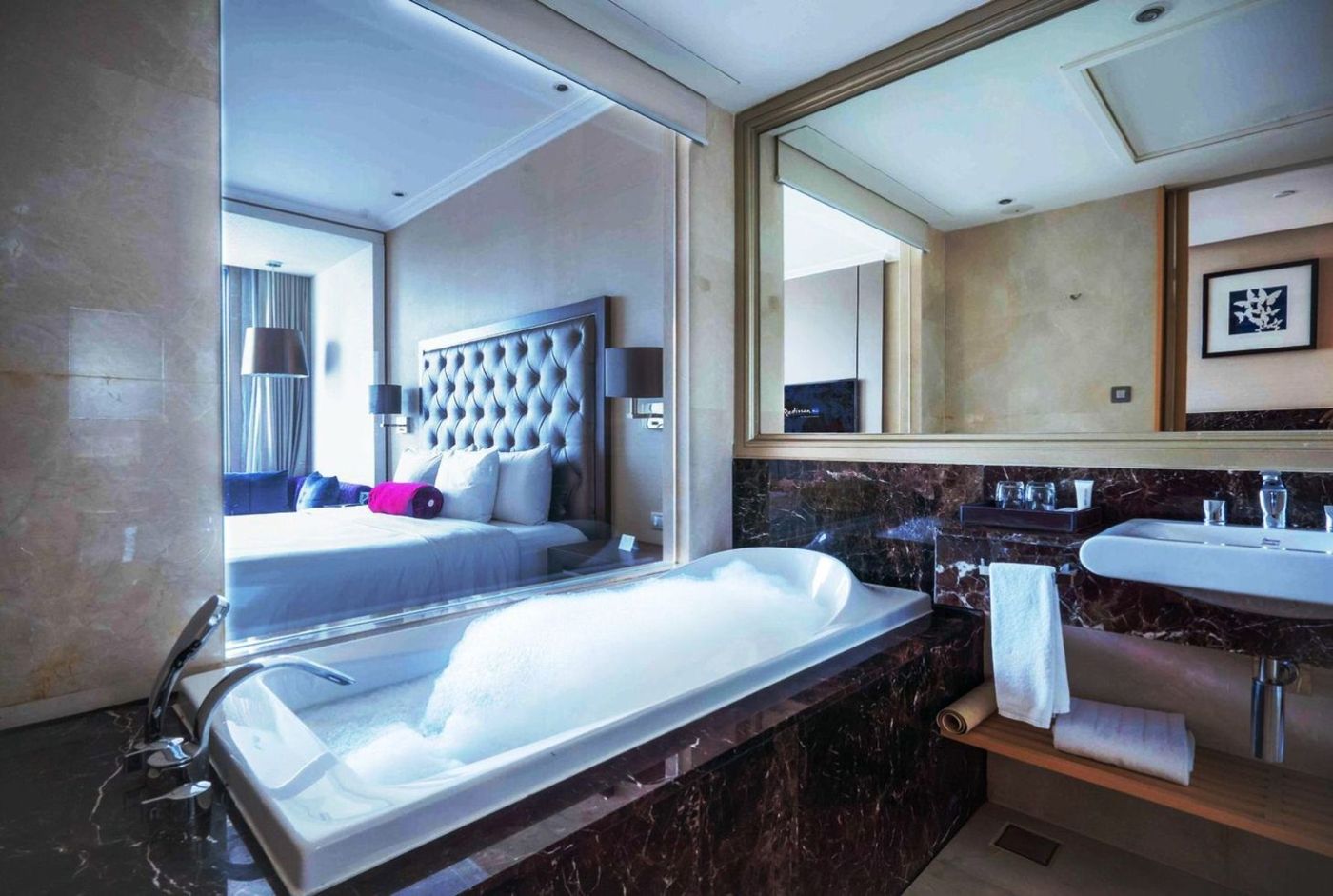 Radisson-Blu-Plaza-Bangkok-Room-33