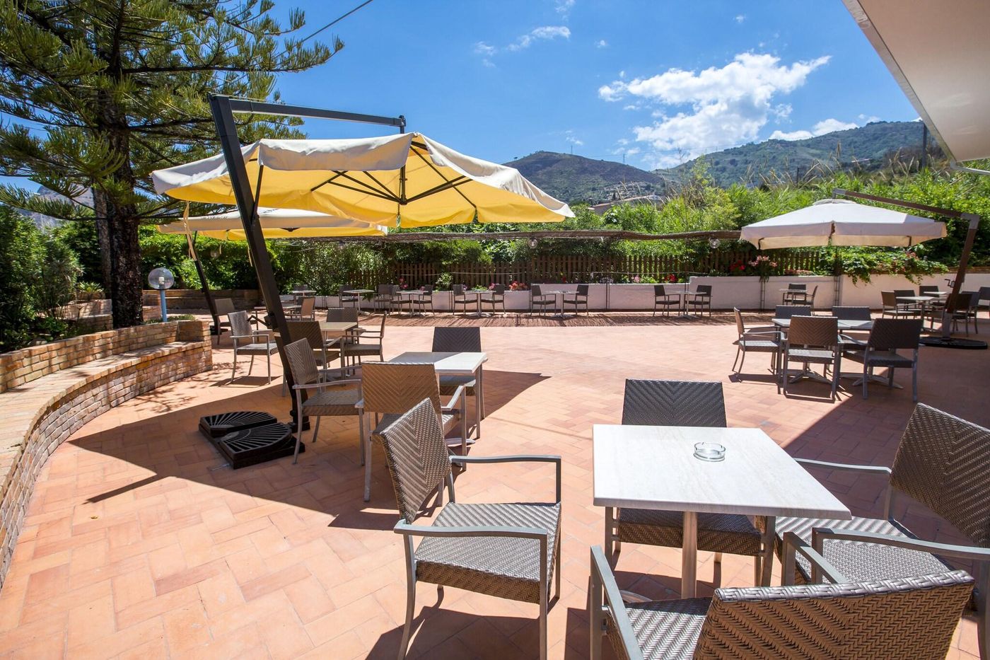 Hotel-Tourist-Bar-28