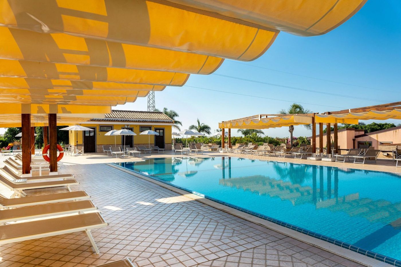 La-Terra-Dei-Sogni-Hotel---Farm-House-Pool-10