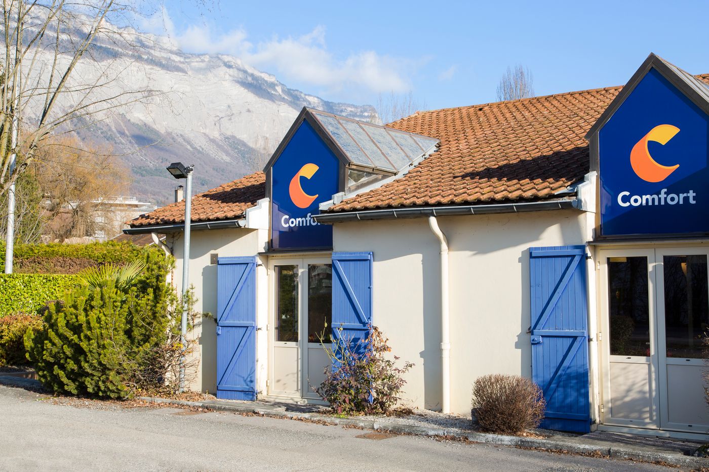 Comfort Hotel Grenoble Meylan-France-MEYLAN-General view-3