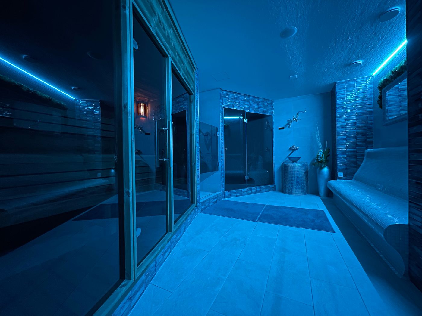 Smart-Hotel-Budapest-Pool-95