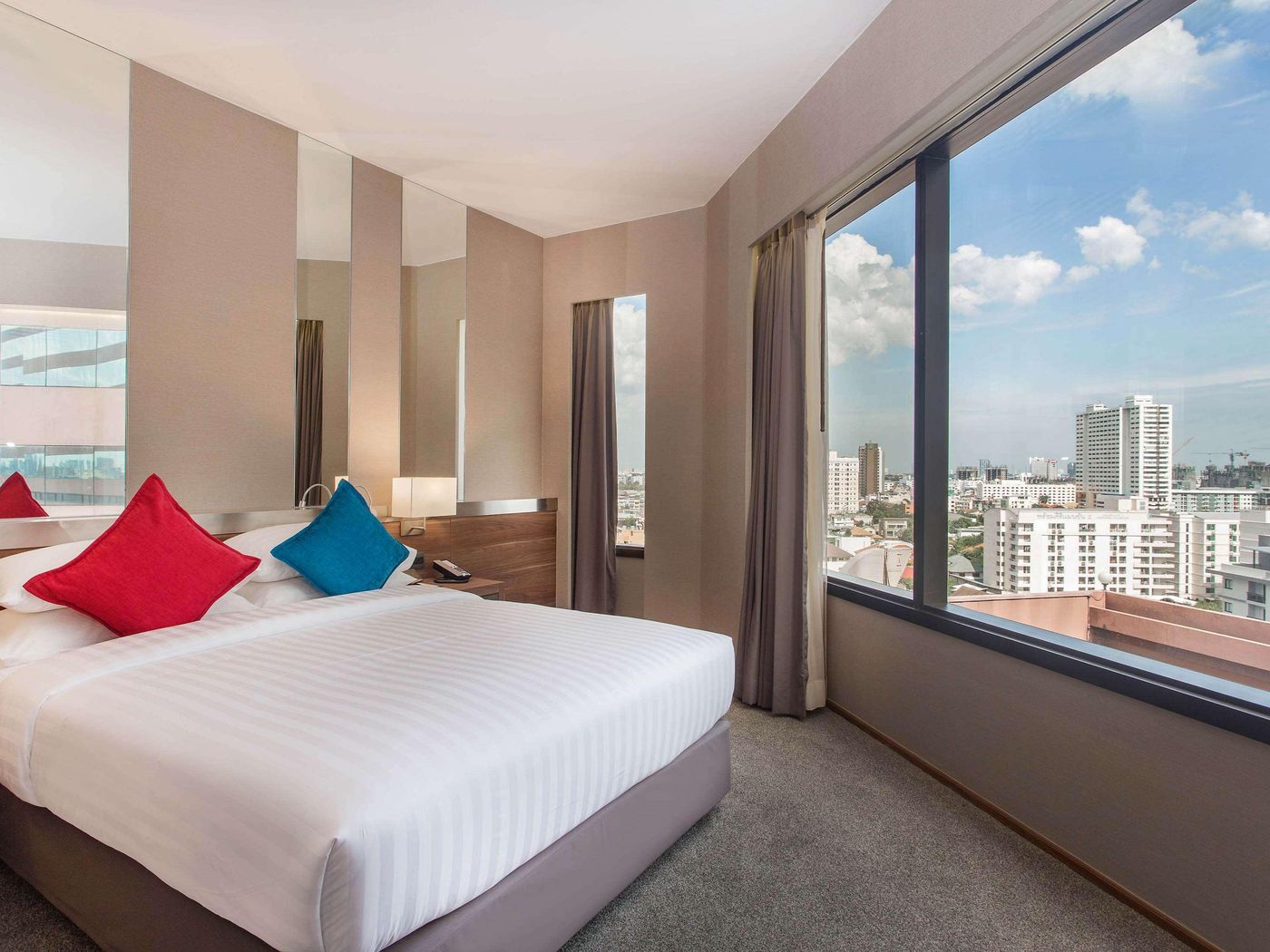 Swissotel-Bangkok-Ratchada-Room-20