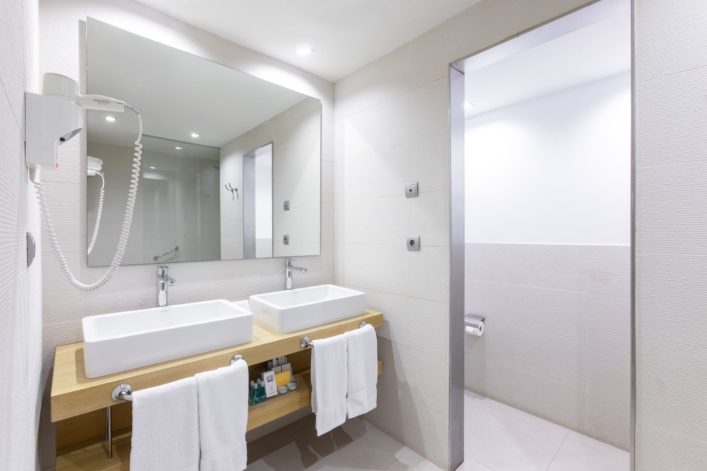 Hotel-Cristina-by-Tigotan-Room-24