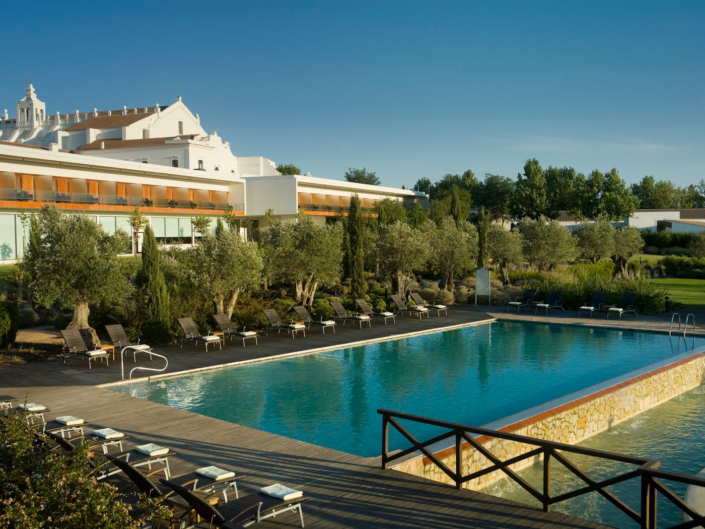 Convento-Do-Espinheiro--Historic-Hotel---Spa-Pool-70