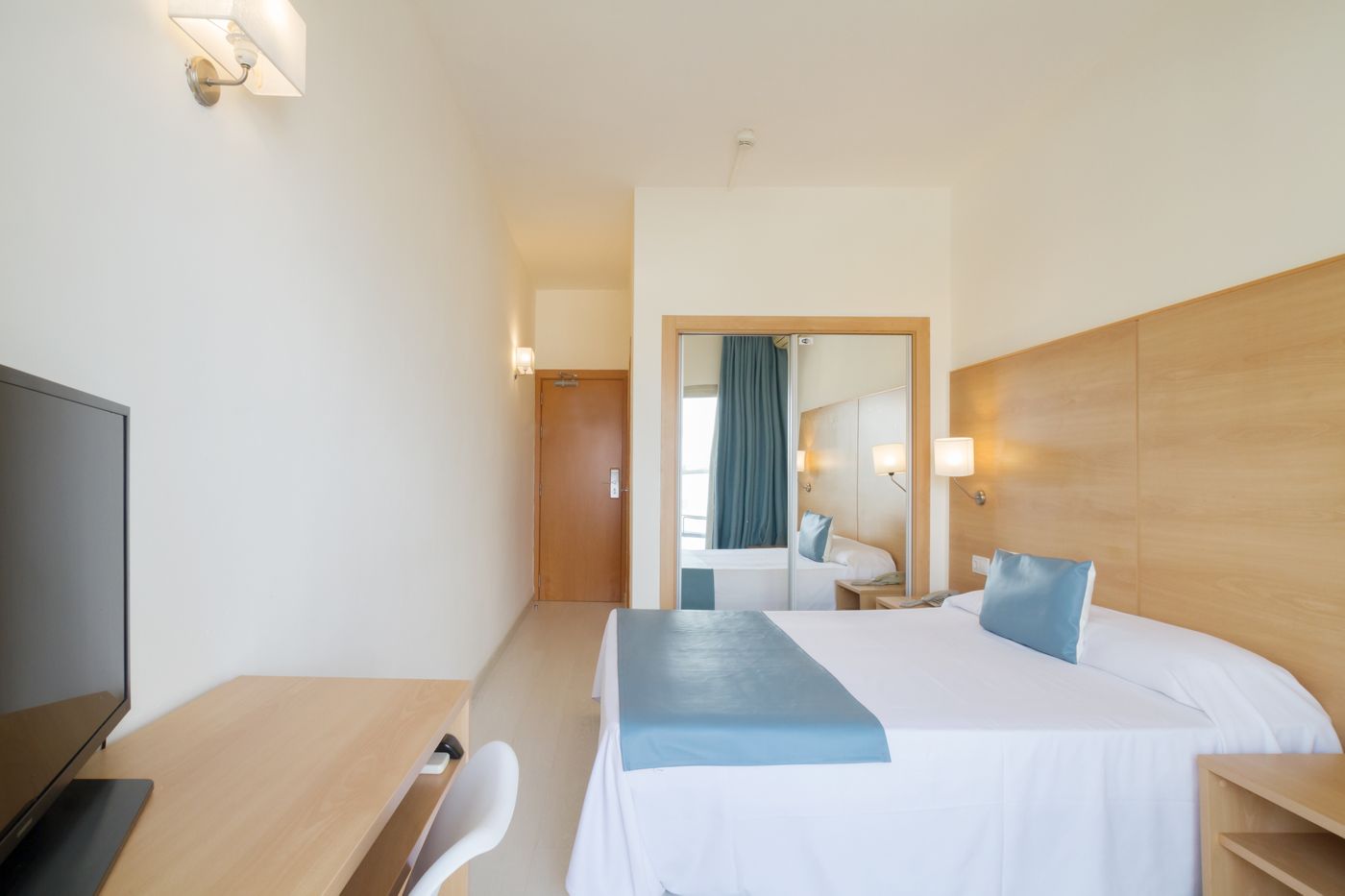 Ohtels-San-Salvador-Room-28