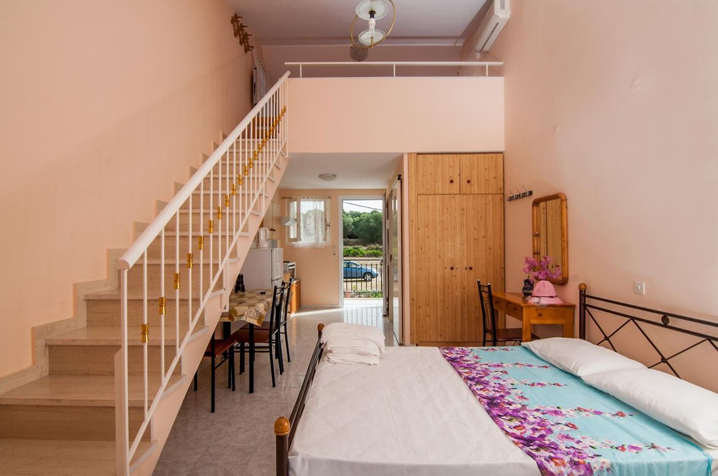 Paradise-Studios-Room-35