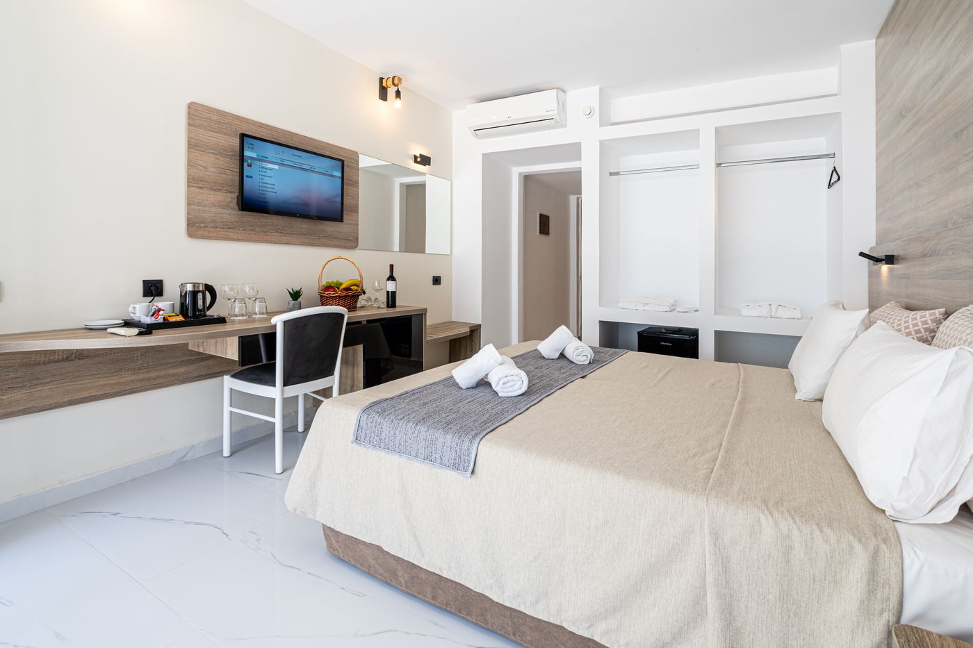 Castellum-Suites-Room-10