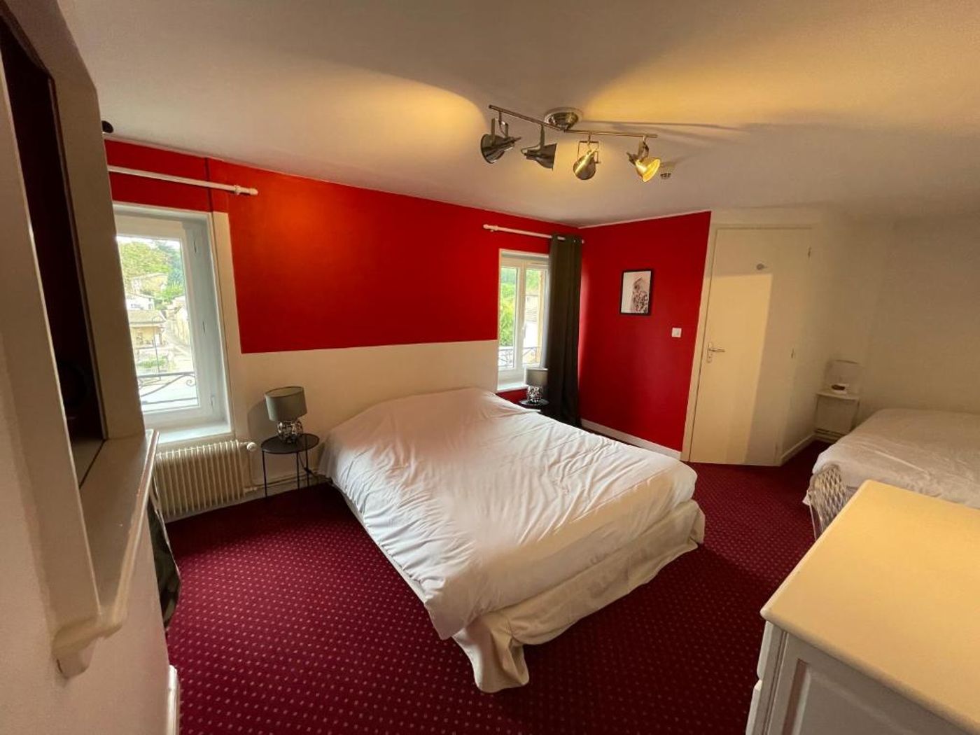 Logis Hotel Medievale - France - CIVRIEUX D'AZERGUES - Room - 9