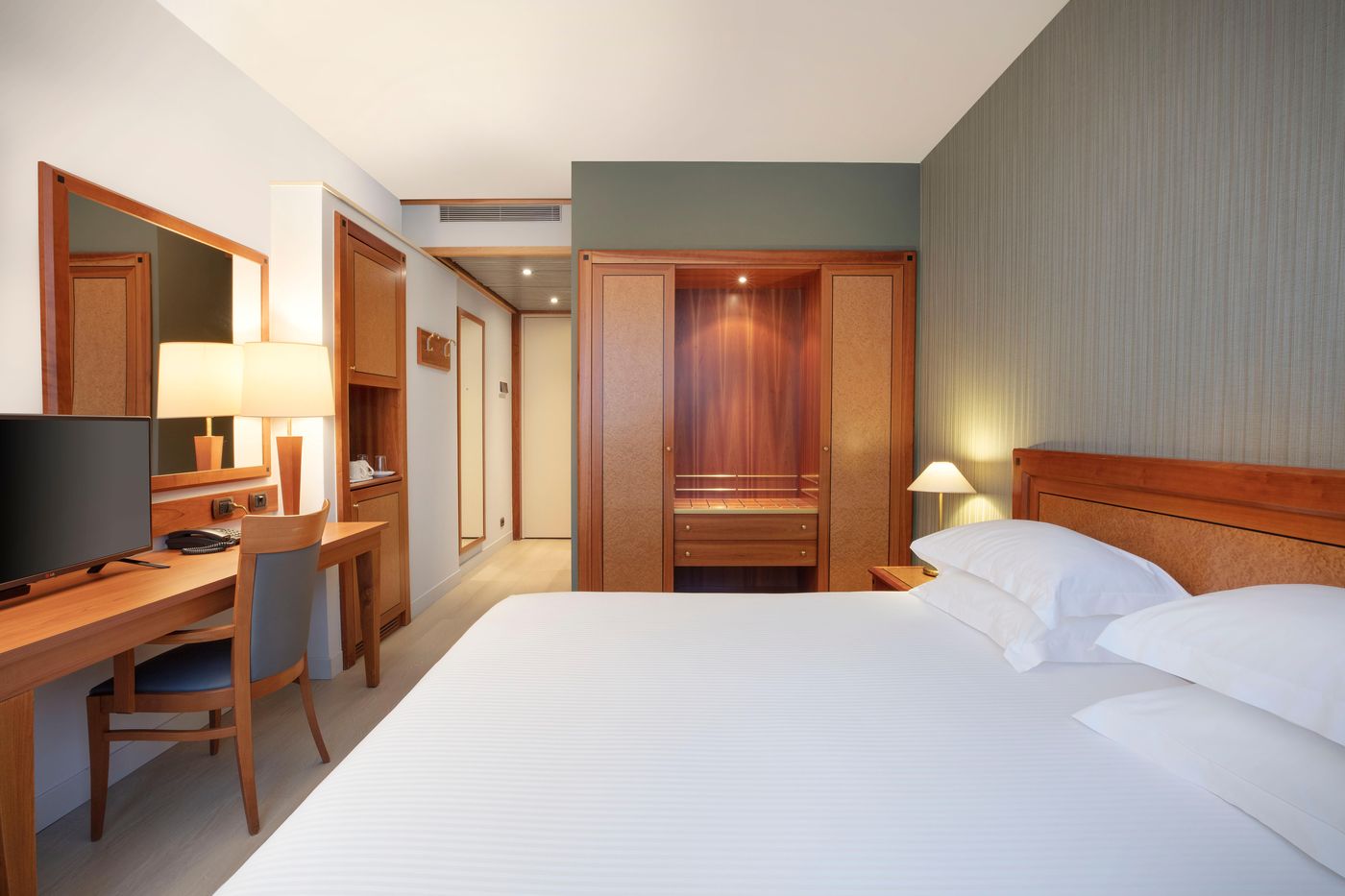 Crowne-Plaza-Milan-Linate-Room-5