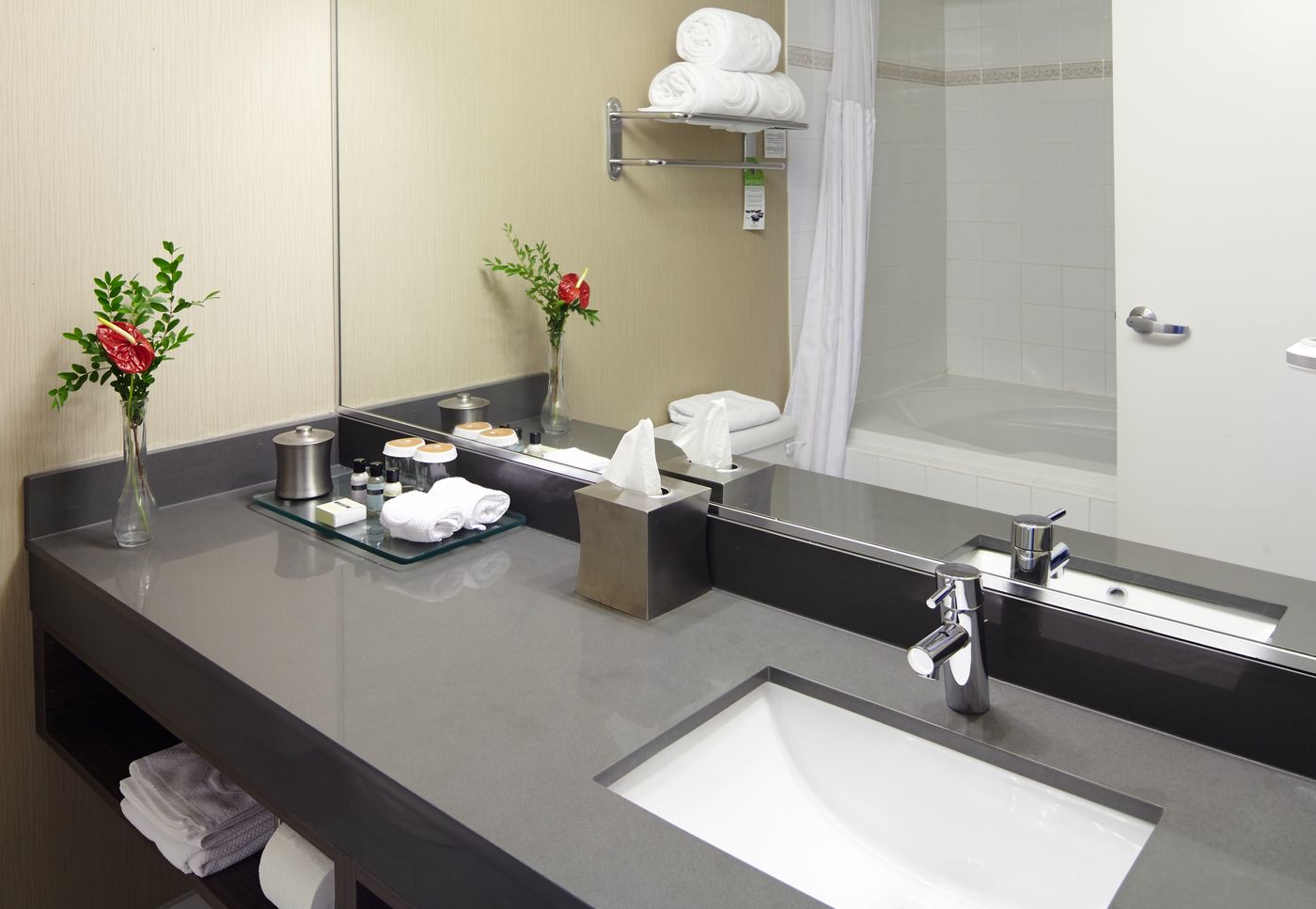 Executive-Plaza-Hotel-Conference-Centre-Coquitlam-BC-Room-30