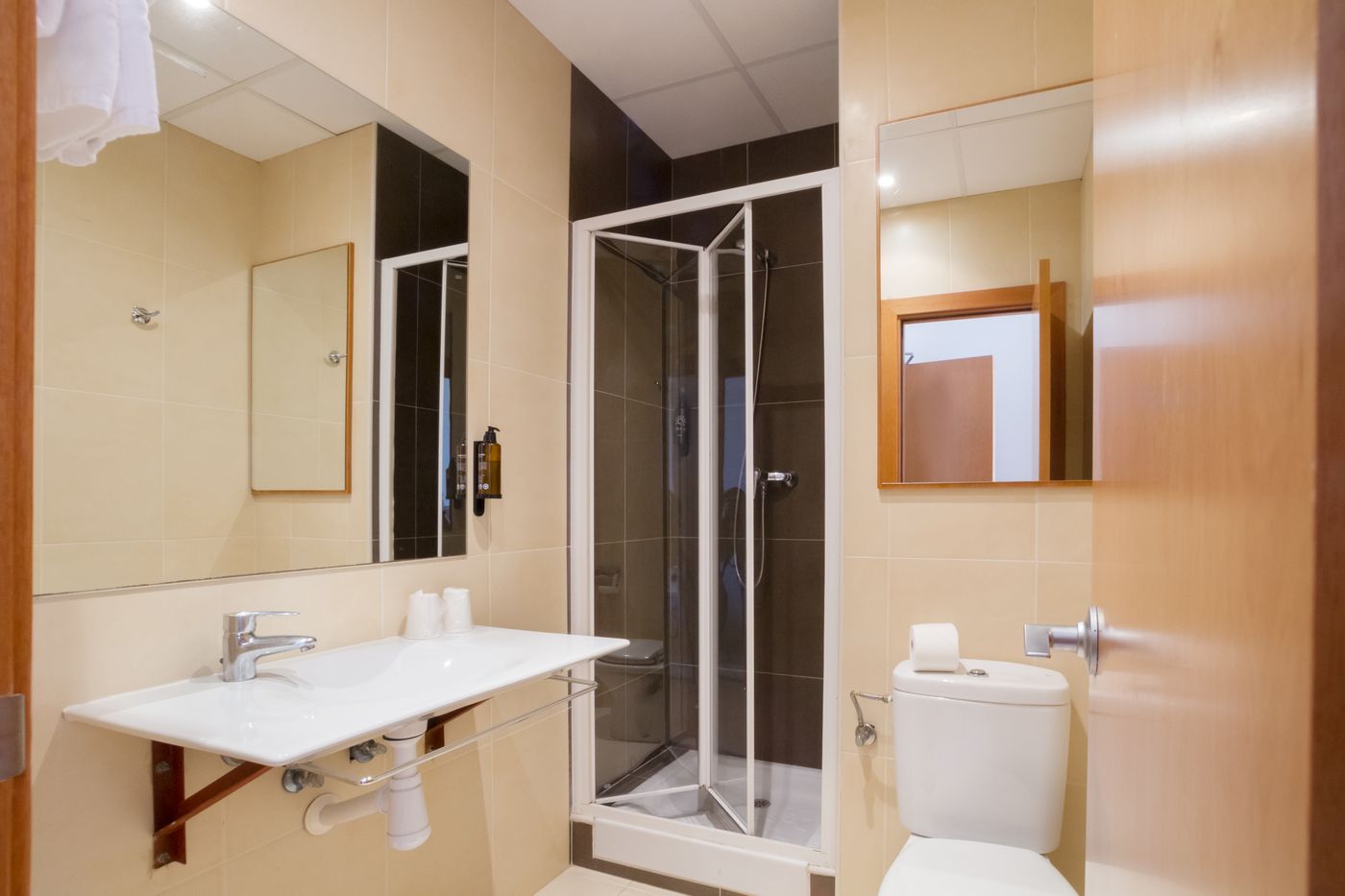 Ohtels-San-Salvador-Room-34