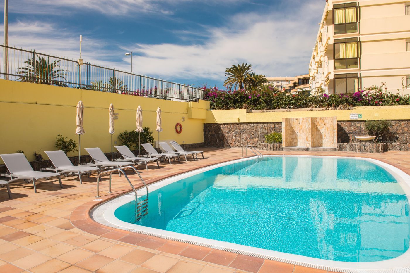 Apartamentos-Dolores-Pool-1