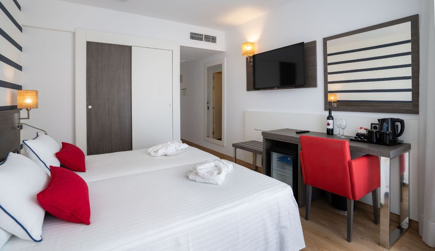Medplaya-Riudor---Adults-Recommended-Room-11