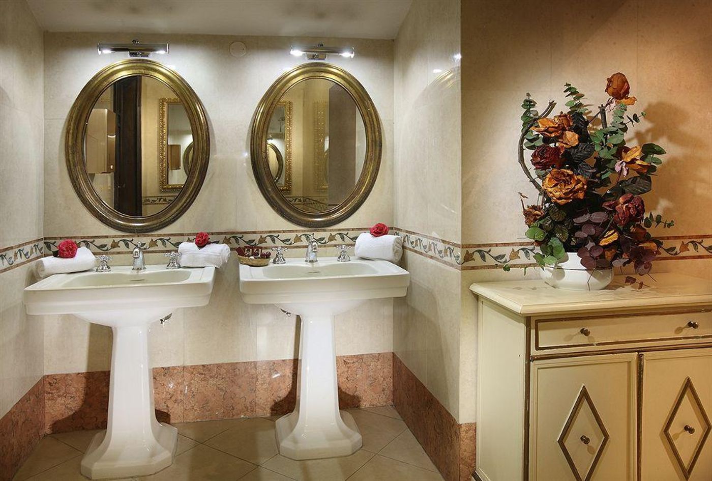 Grand-Hotel-Plaza-E-Locanda-Maggiore-General-view-27