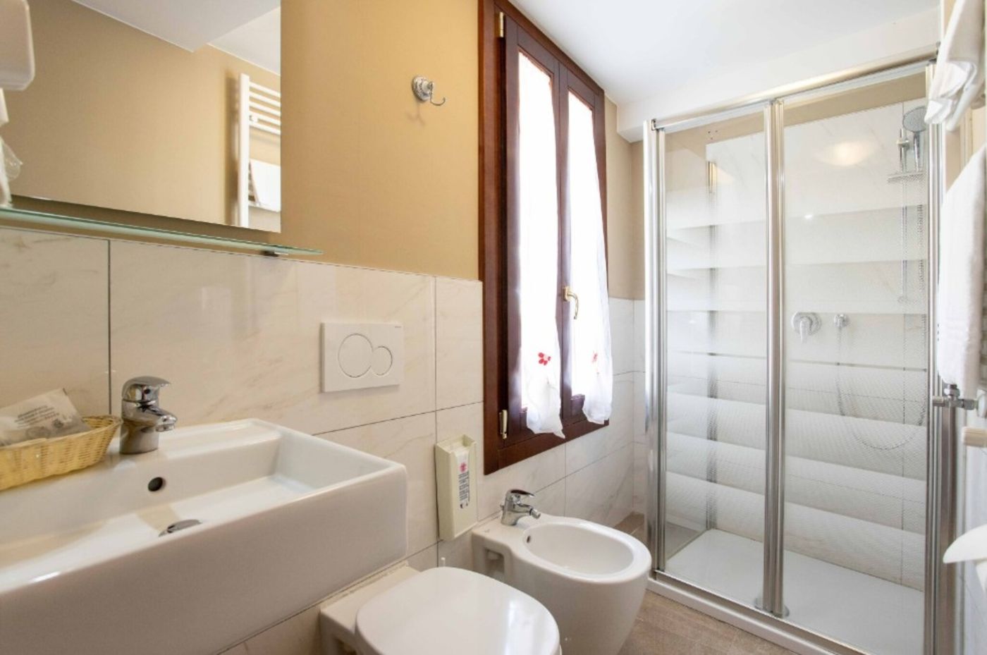 Tintoretto-Hotel-Room-27