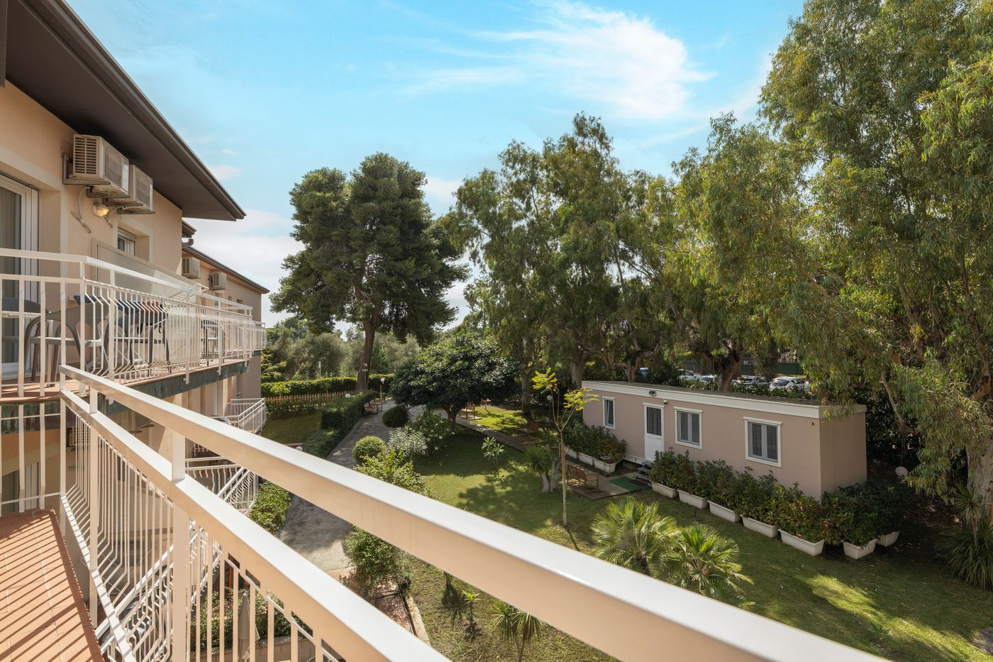 Residence-Villa-Giardini-Room-10