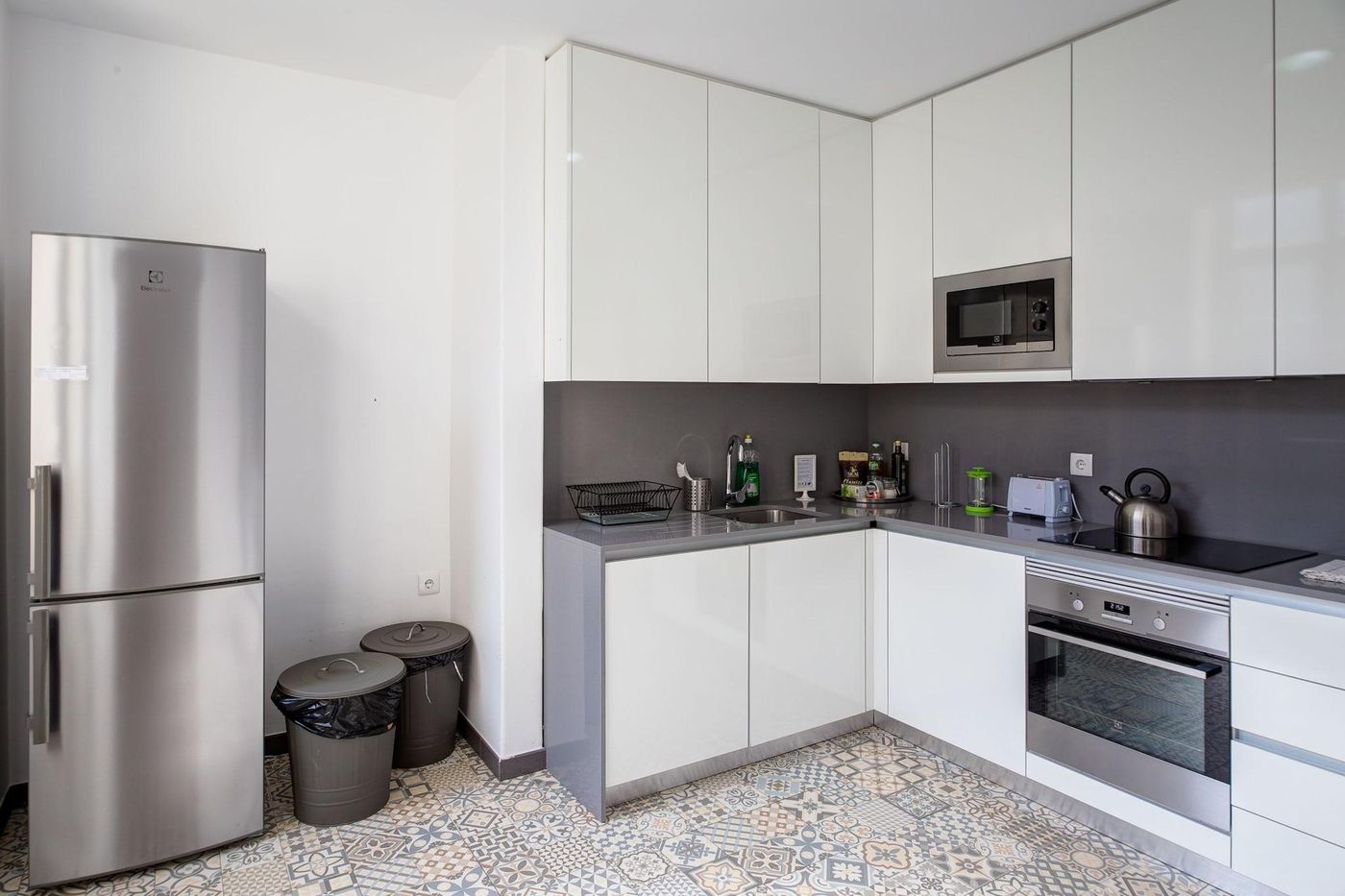 Home-Out-Rooms---Apartments-Room-8