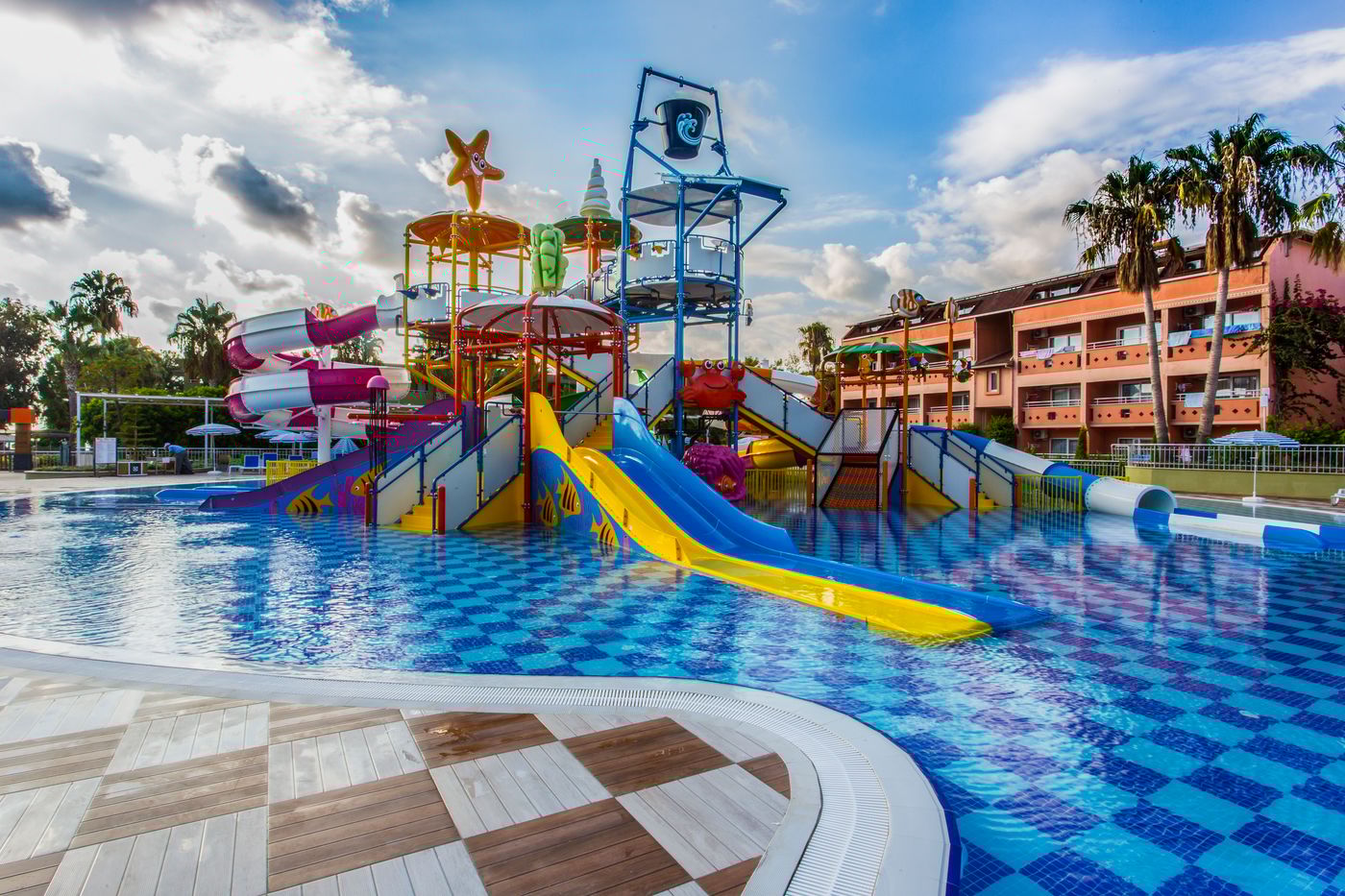 LONICERA WORLD HOTEL 08