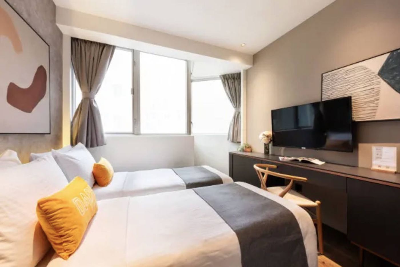 Dash-Living-On-Prat-Room-35