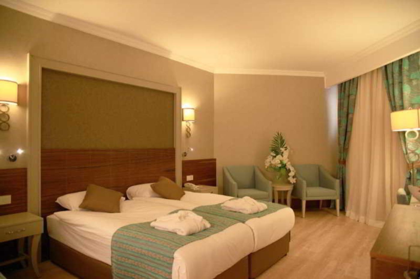 Side-Crown-Palace-Room-20