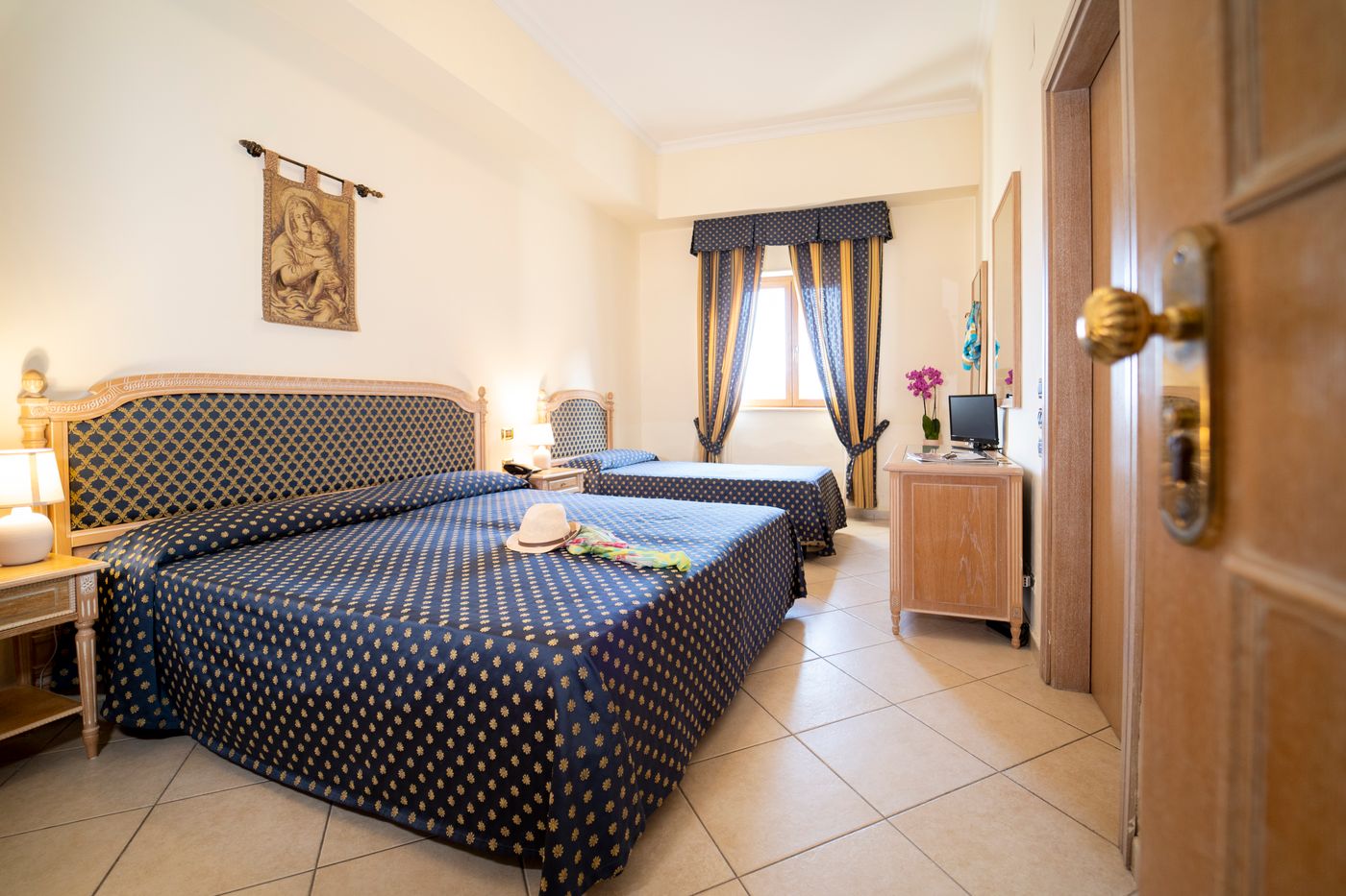 Hotel-Villa-Romana-Room-14