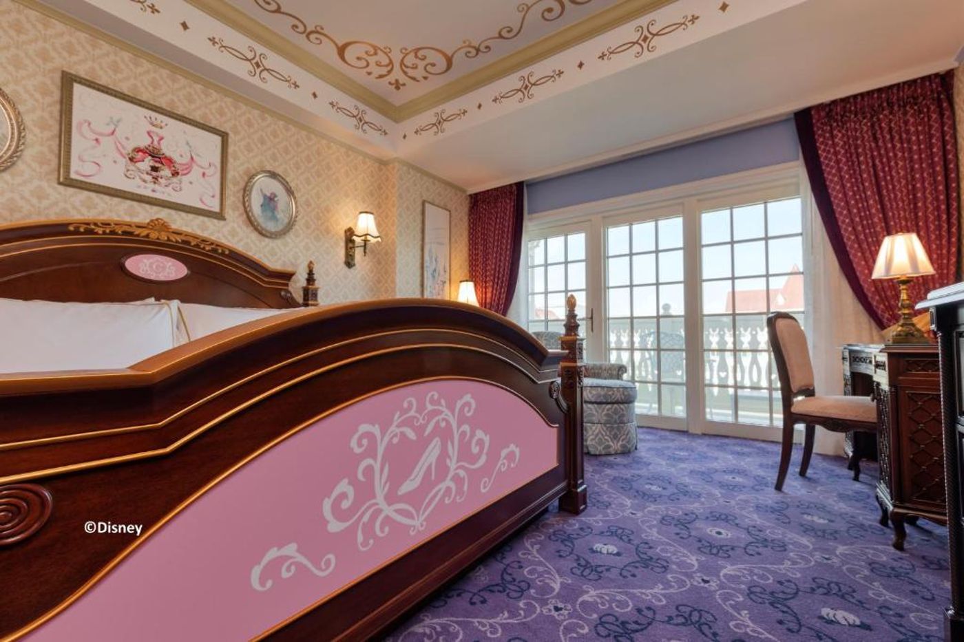Hong-Kong-Disneyland-Hotel-Room-16