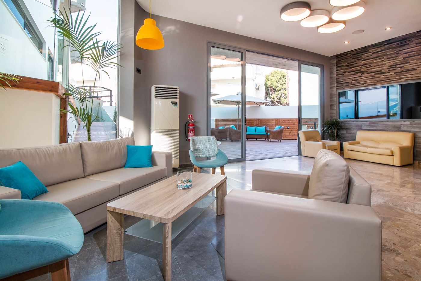 Sunny-Days-Apartments-Lobby-58