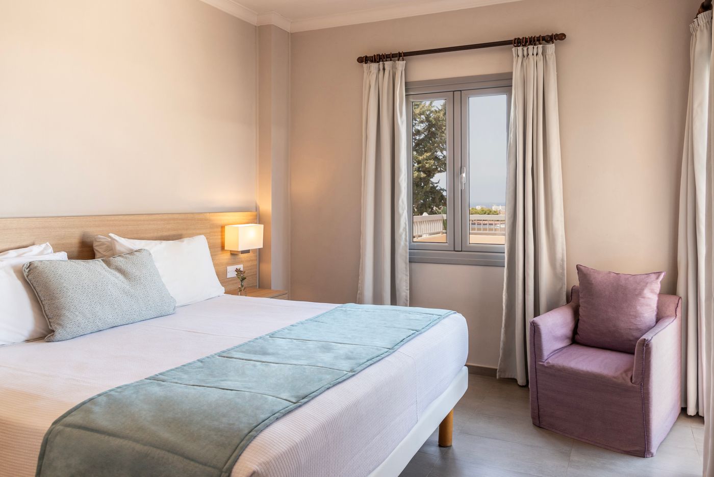 Louis-St-Elias-Resort---Waterpark-Room-40