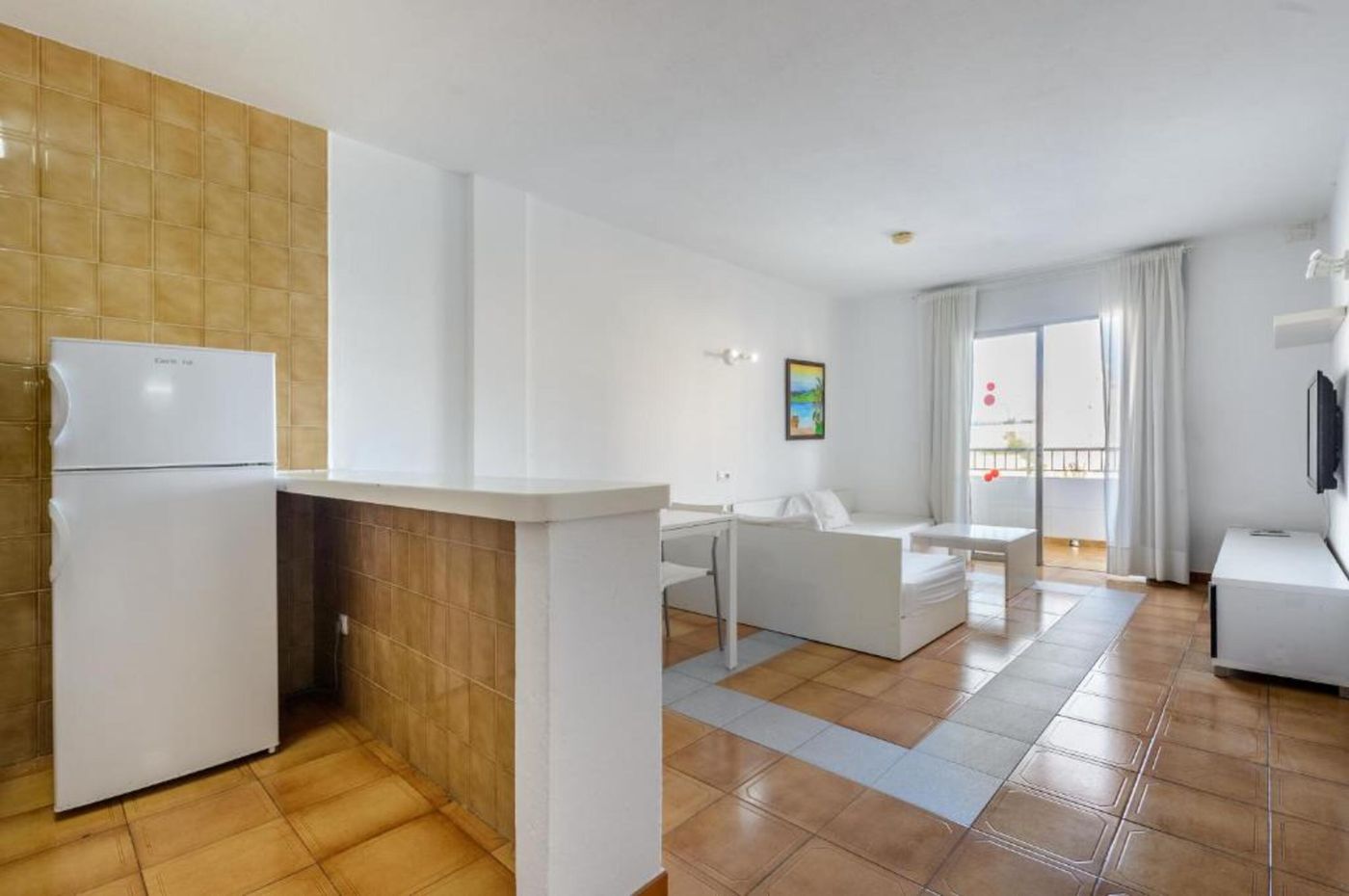 Apartamentos-San-Antonio-Beach-Room-19