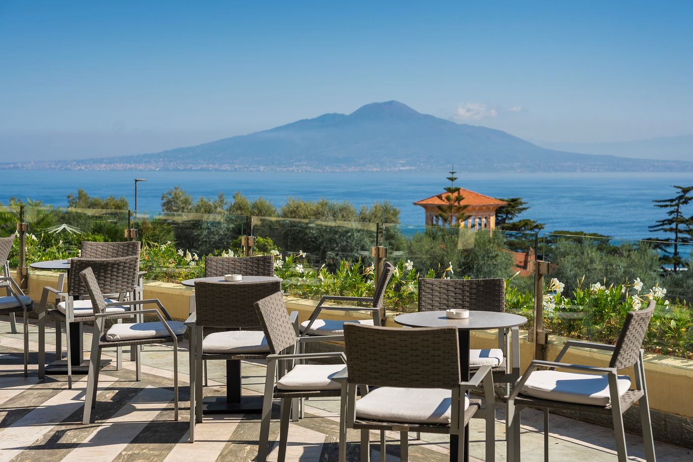 Grand-Hotel-Vesuvio-Terrace-6
