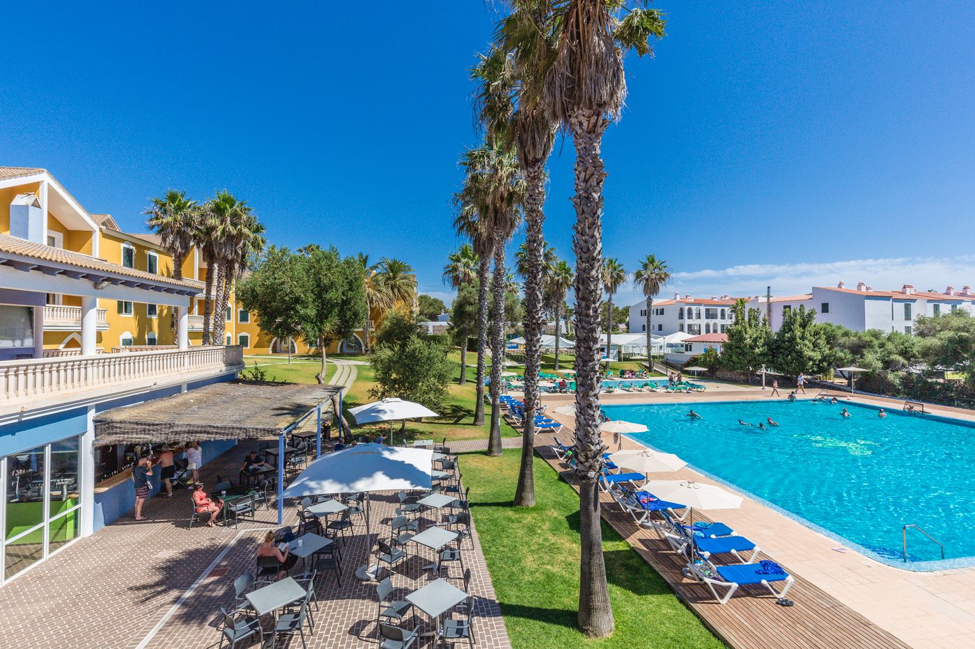 Vacances-Menorca-Resort-Bar-6