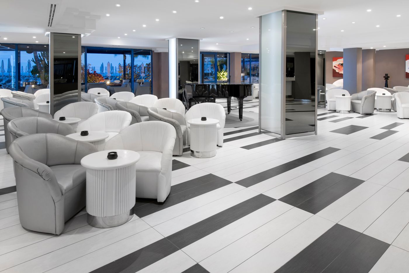 TUI-BLUE-Suite-Princess--Adults-Only--Bar-38