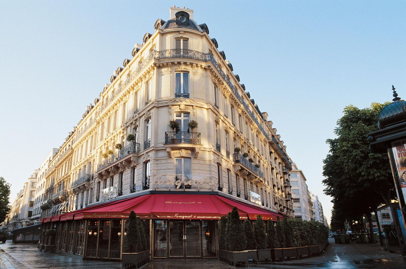 Hotel-Barriere-Le-Fouquets-Paris-General-view-11