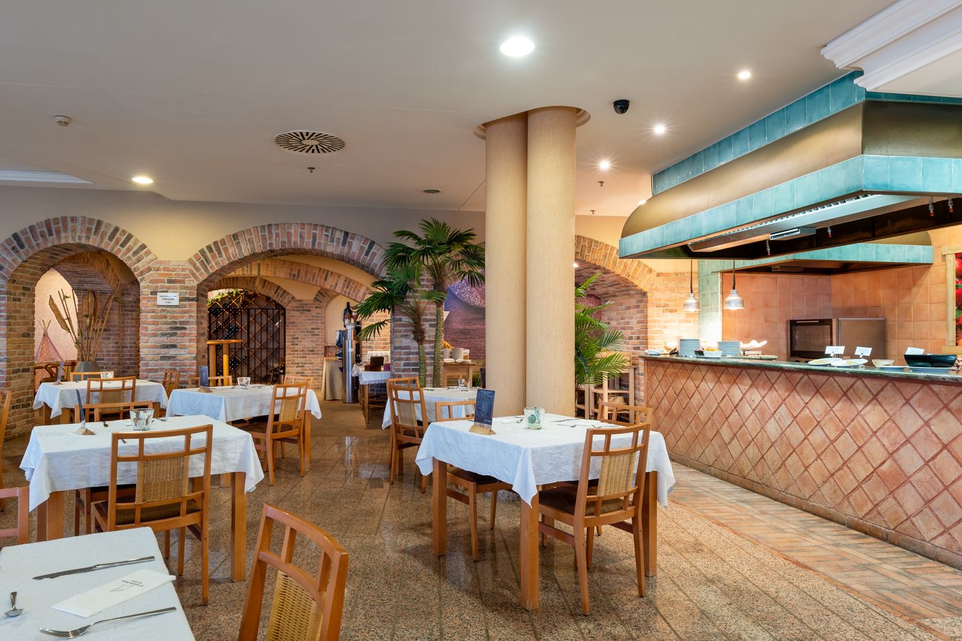 Hotel-Esmeralda-Maris-by-LIVVO-Restaurant-40