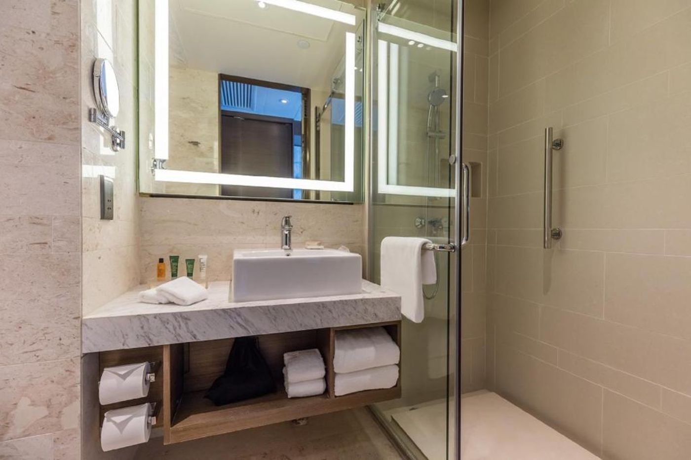 Hilton-Garden-Inn-Hong-Kong-Mongkok-Room-17