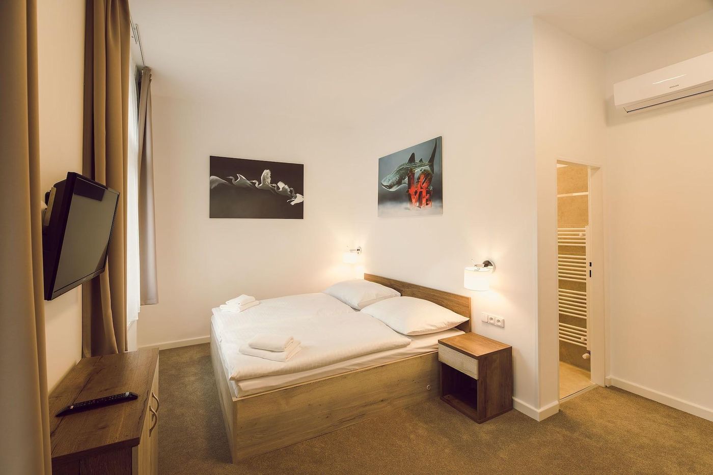 King-s-Residence-Room-7