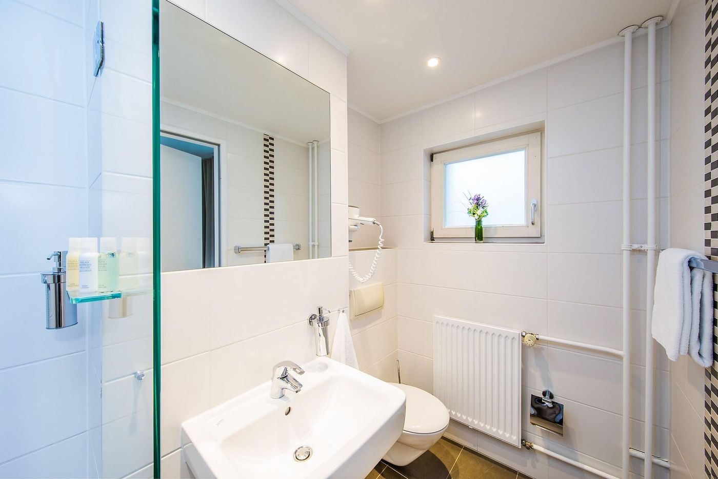 Lindemann-Hotel-Fjord-Room-27