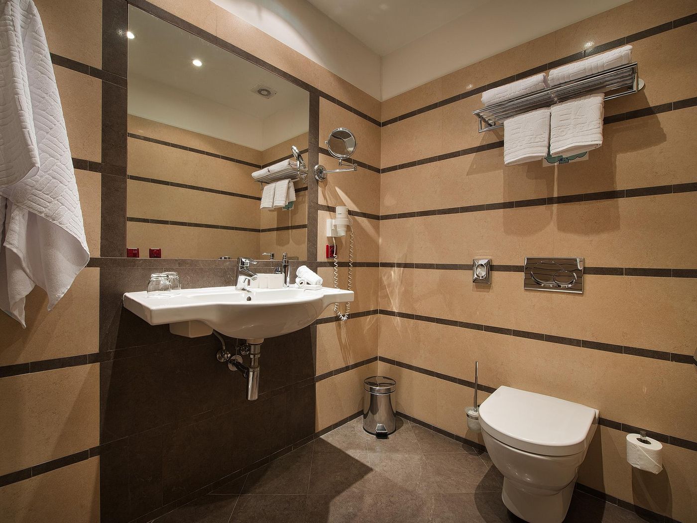 EA-Hotel-DownTown-Room-22