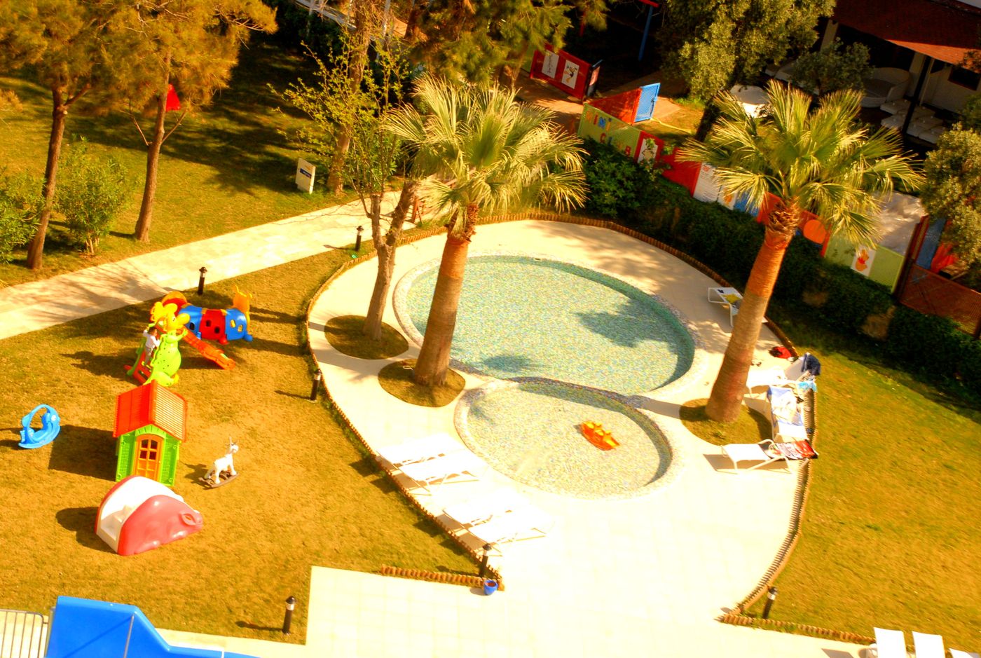 Le-Bleu---Hotel-Resort-Pool-52