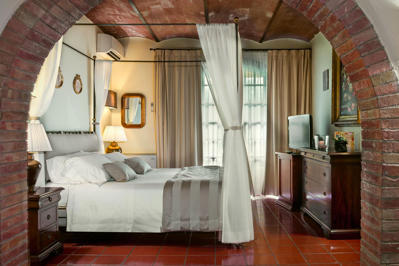 Hotel-Borgo-San-Luigi-Room-8