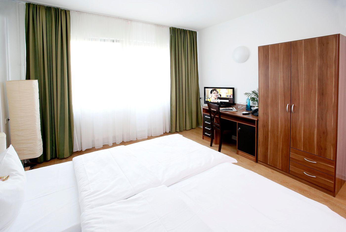 Luetzow-Room-2