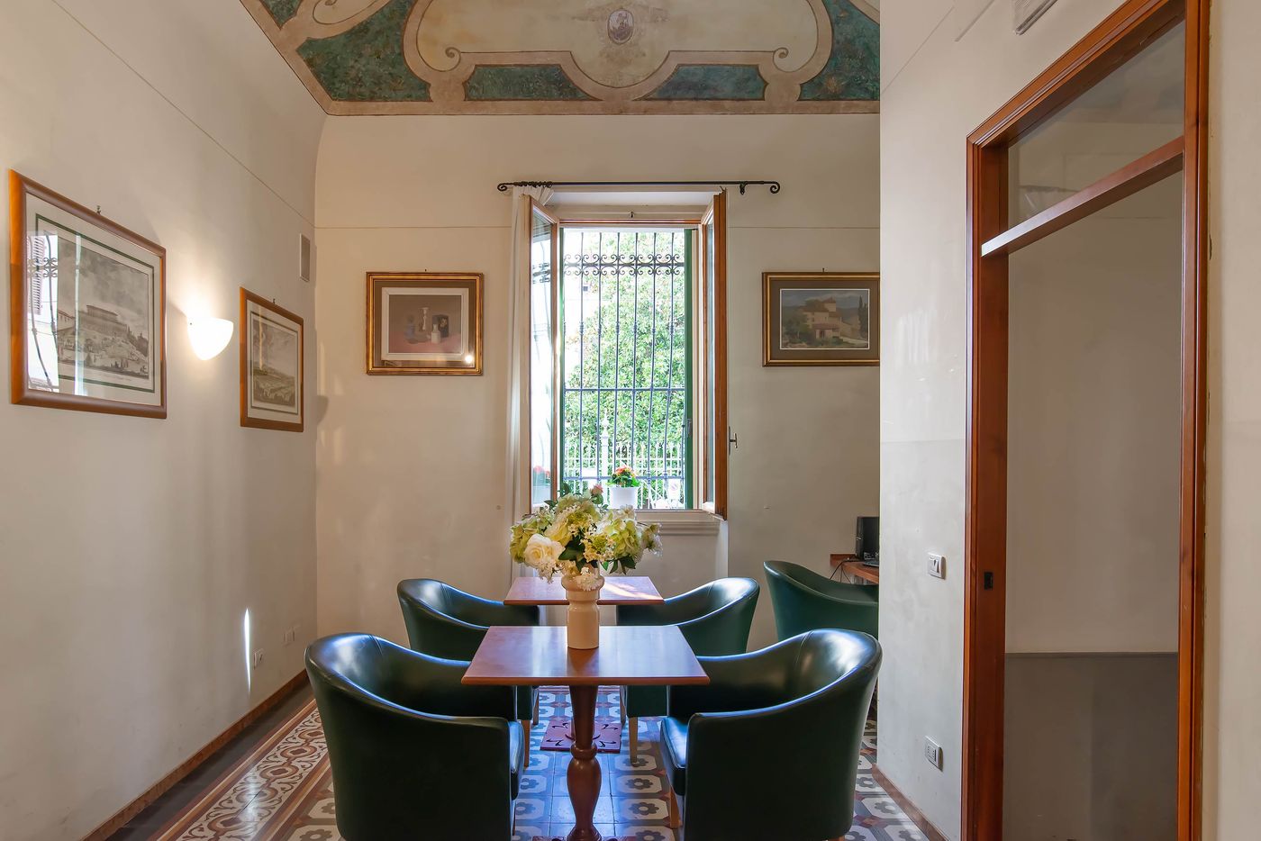 Hotel-Bonifacio-Lobby-11