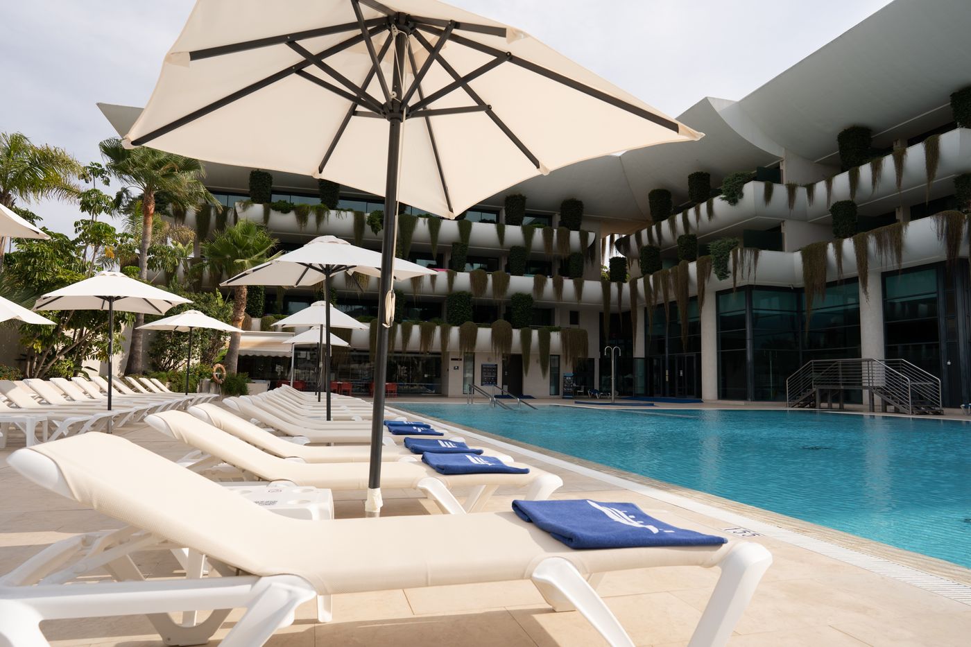 Deloix-Aqua-Center-Hotel-Pool-7