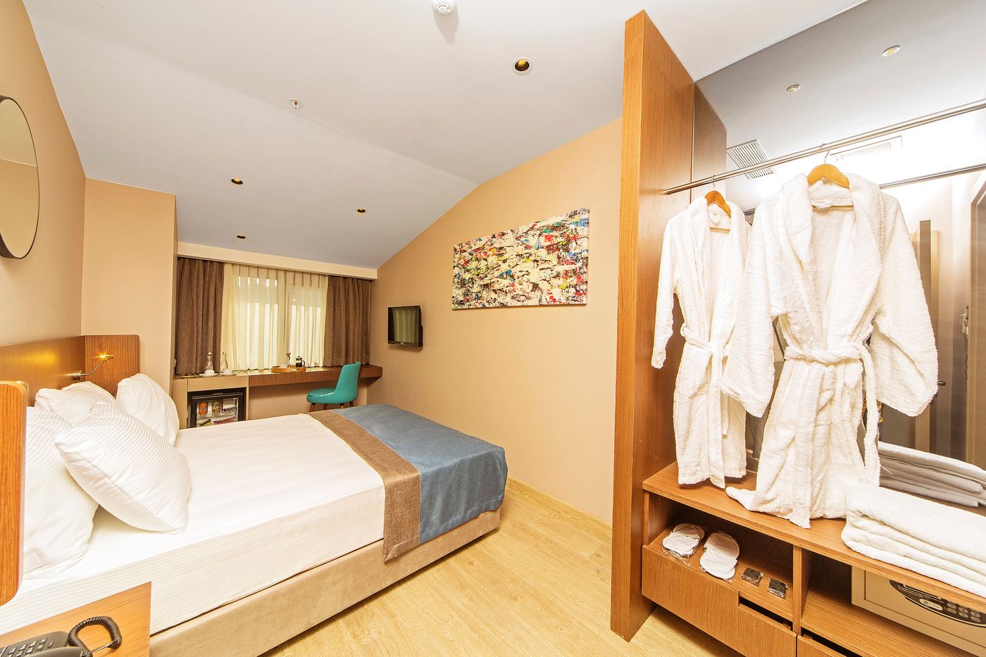 Redmont-Hotel-Nisantasi-Room-3