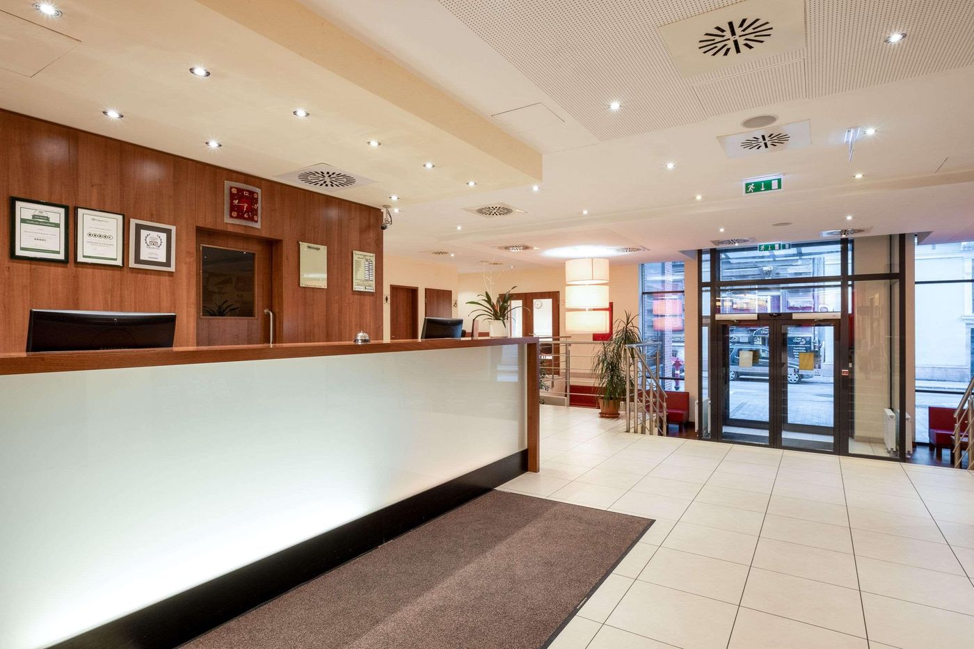 City-Hotel-Budapest-Lobby-3