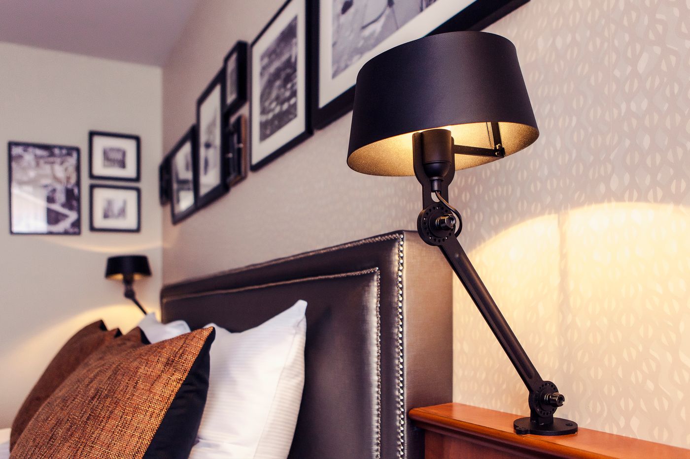 Carlton-Square-Room-26