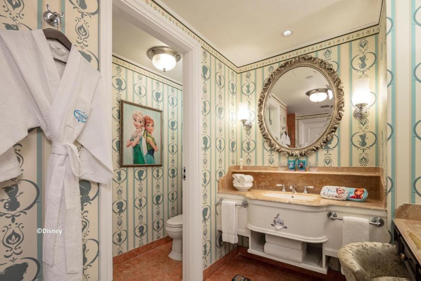 Hong-Kong-Disneyland-Hotel-Room-26