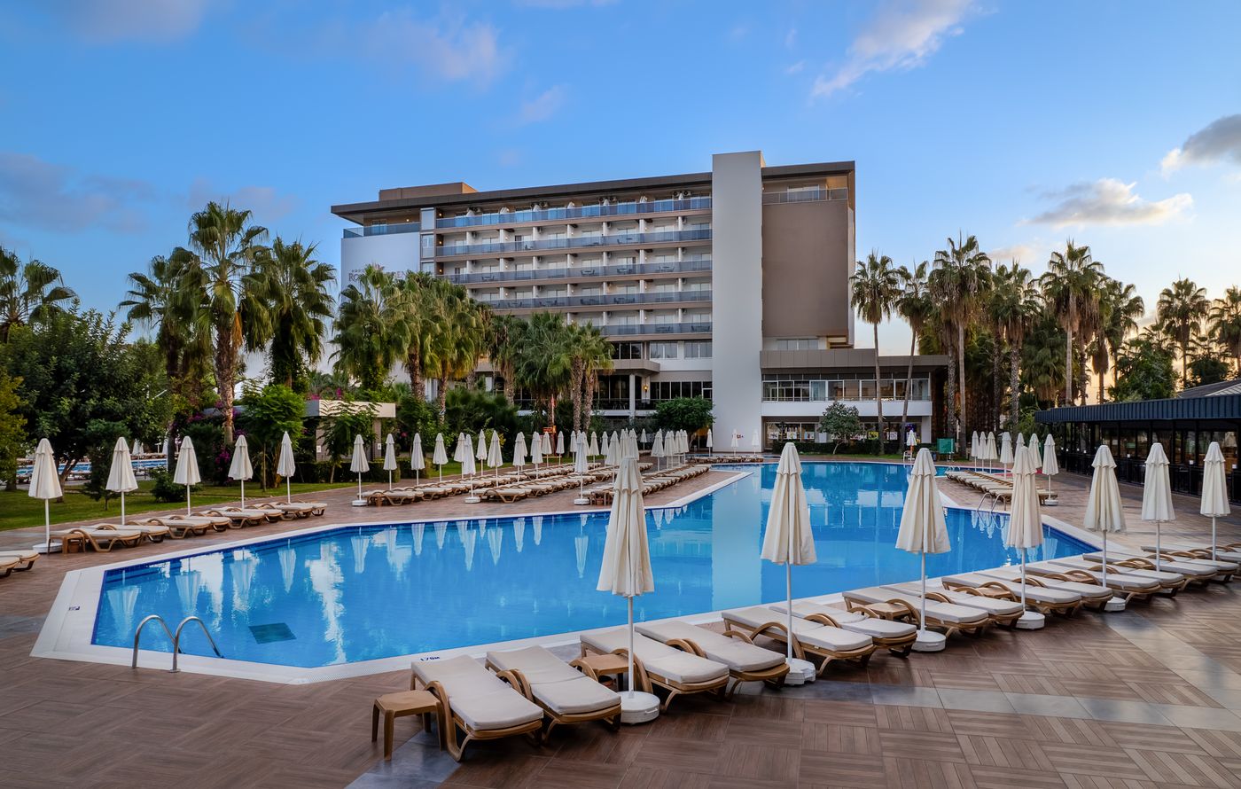 Royal-Garden-Beach-Pool-4