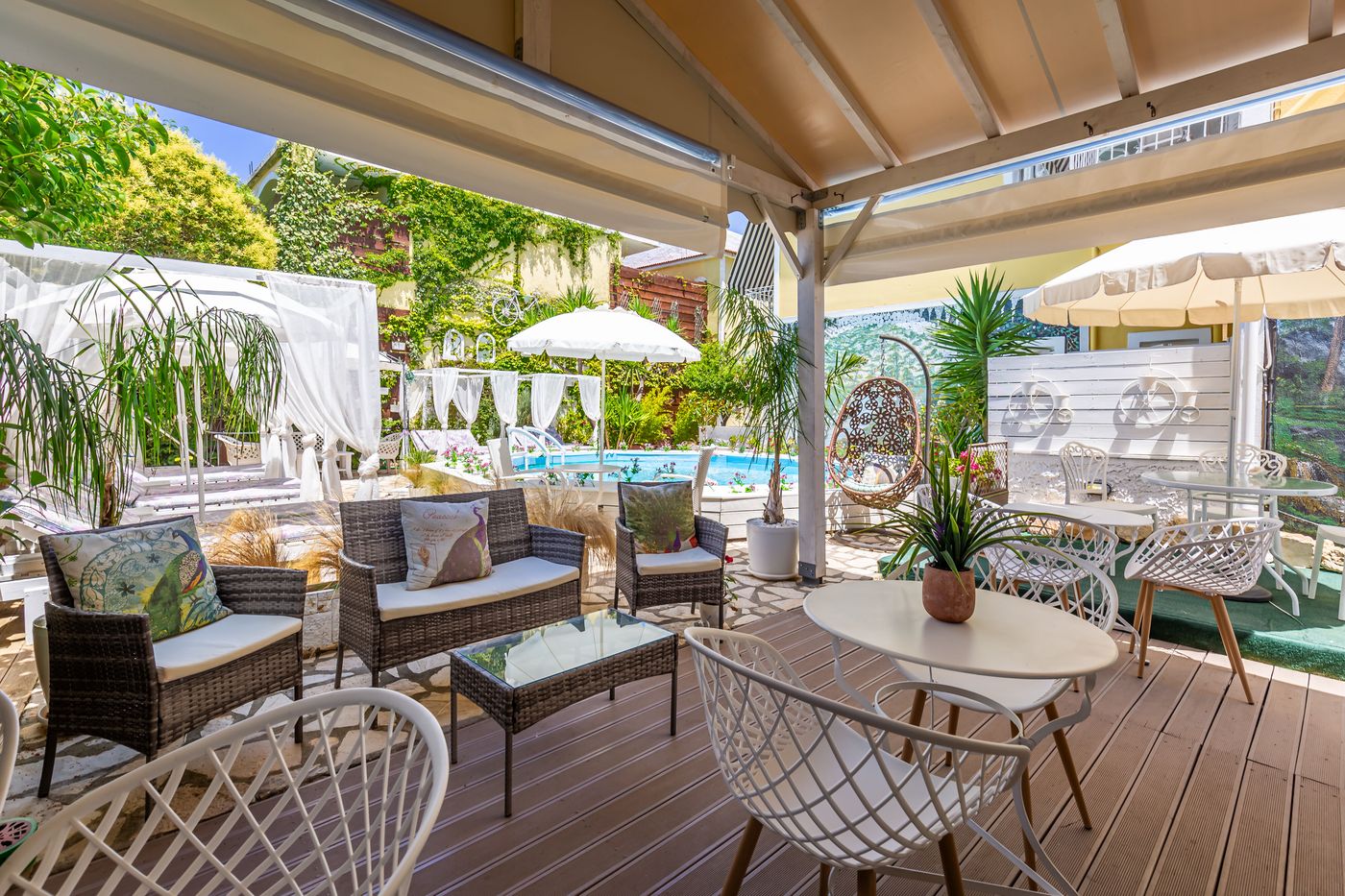 V-A--Boutique-Apartments-and-Suites-Bar-18