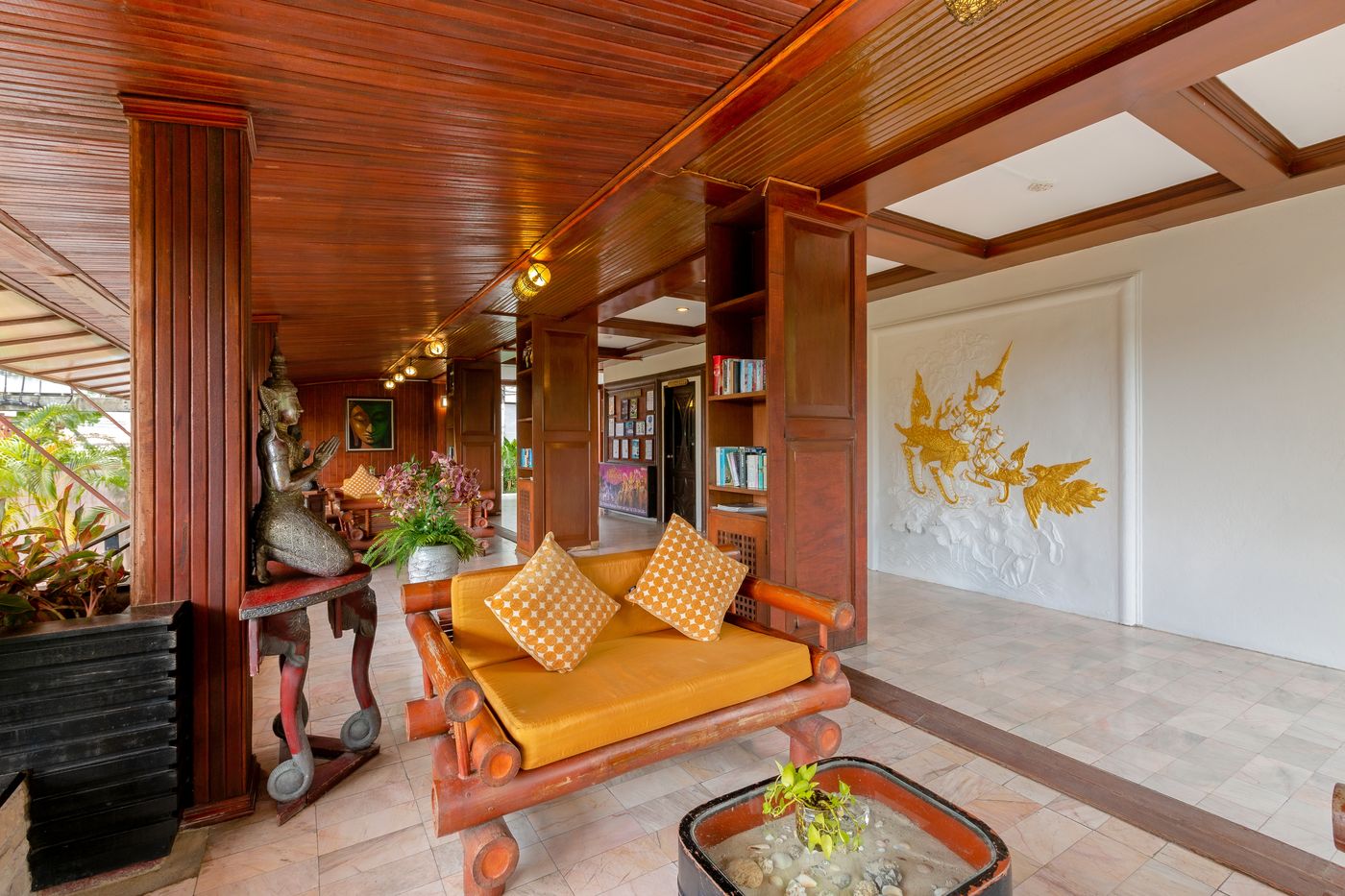 Club-Bamboo-Boutique-Resort---Spa-Lobby-75